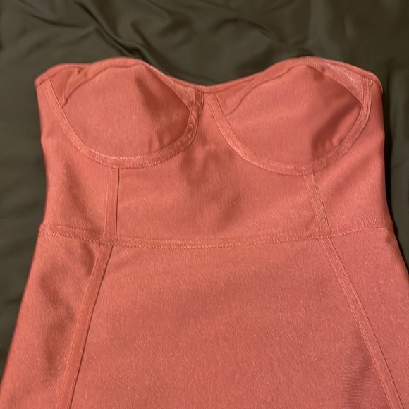 Pretty Little Thing cocktail dress - Picture 3 of 6